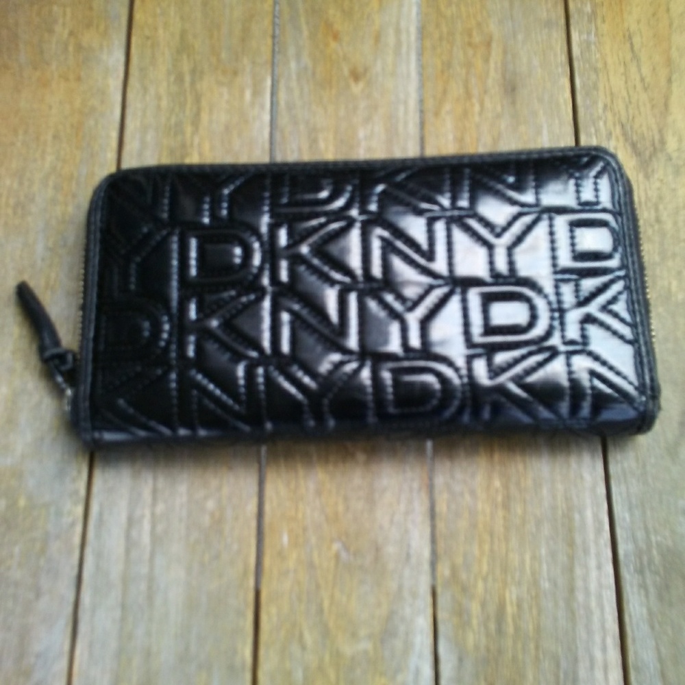 Dkny wallet